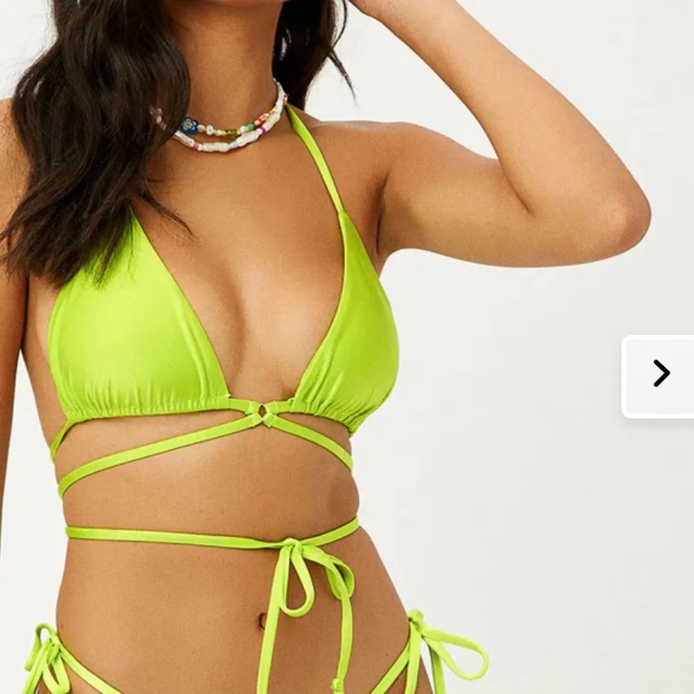 NWOT FRANKIES BIKINIS TATUM SATIN BIKINI TOP IN LIME SIZE SMALL Z68